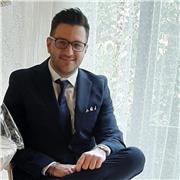 Docente di inglese con certificazione C1 impartisce lezioni di inglese